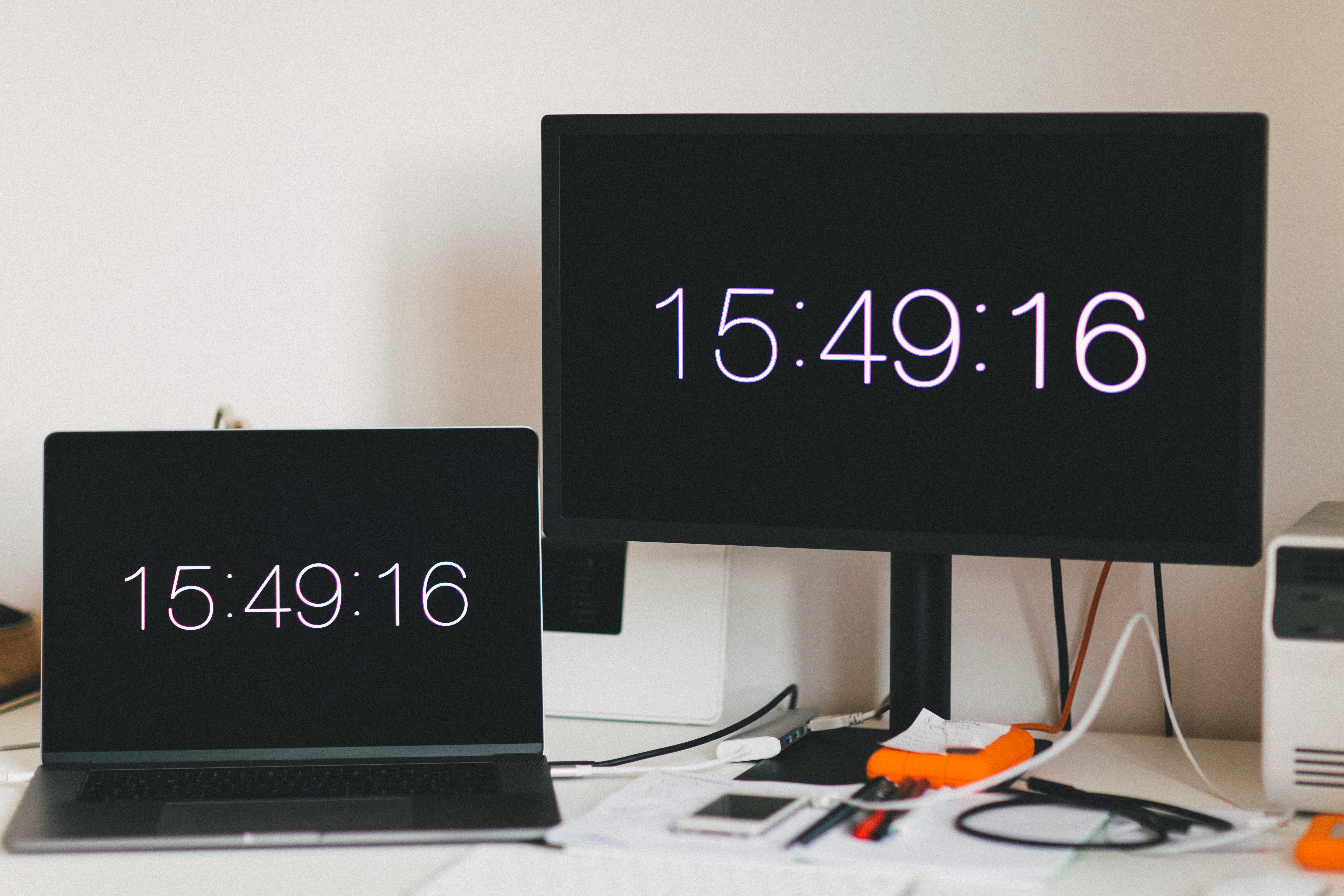 How to Set Healthy Screen Time Limits with Parental Monitoring Apps