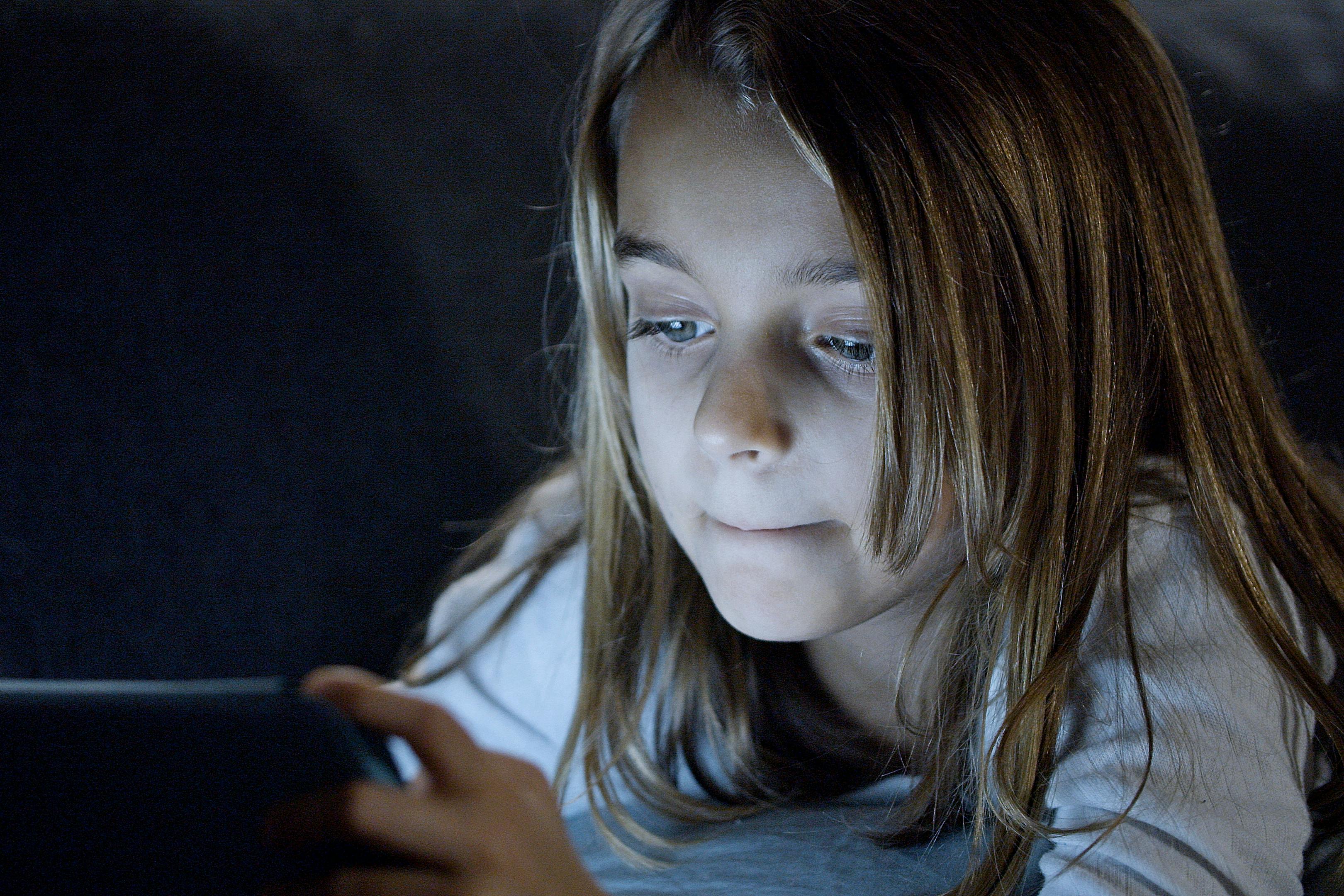 How to Set Healthy Screen Time Limits for Kids and Teens