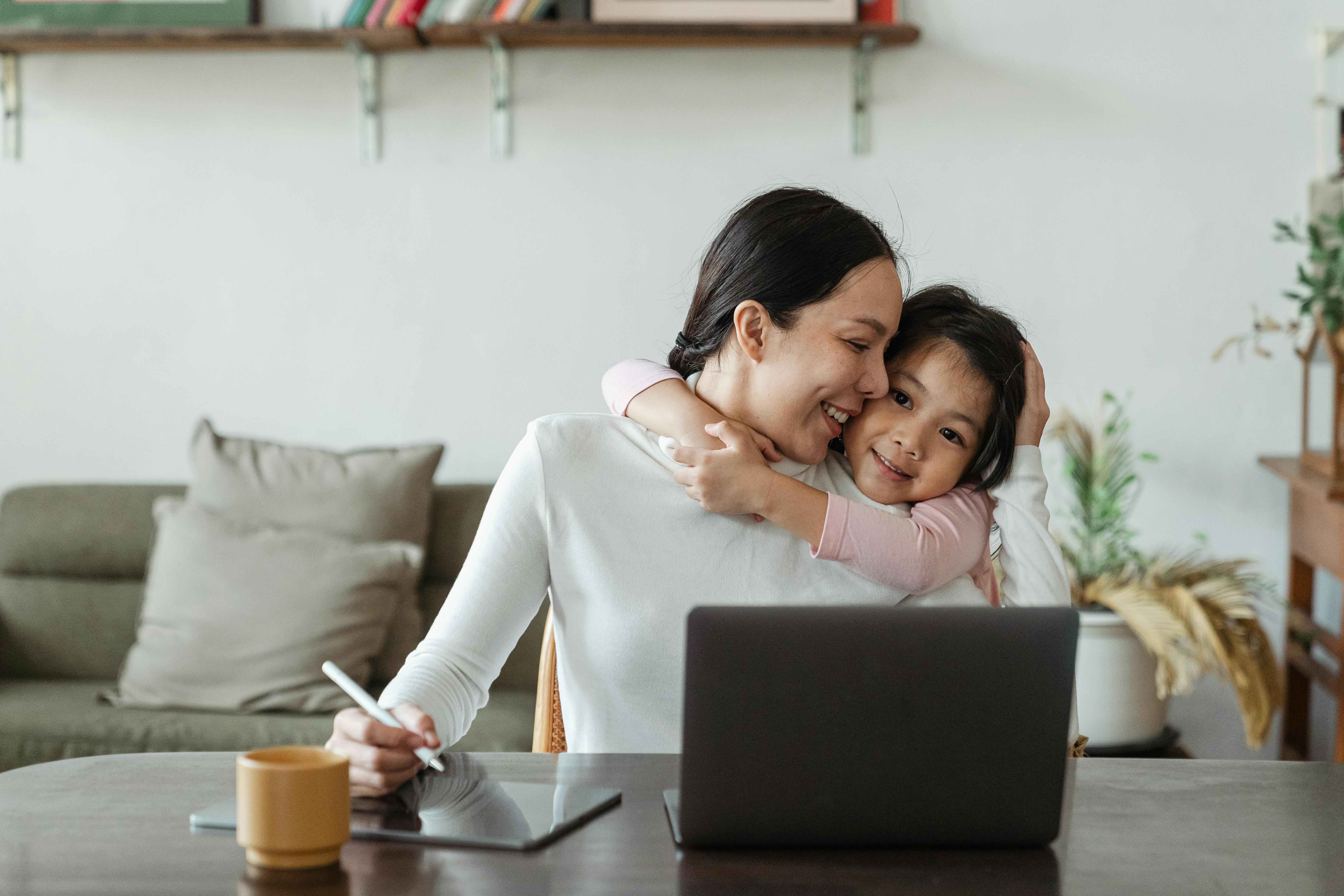 Easy Ways to Spot Online Dangers and Protect Your Children