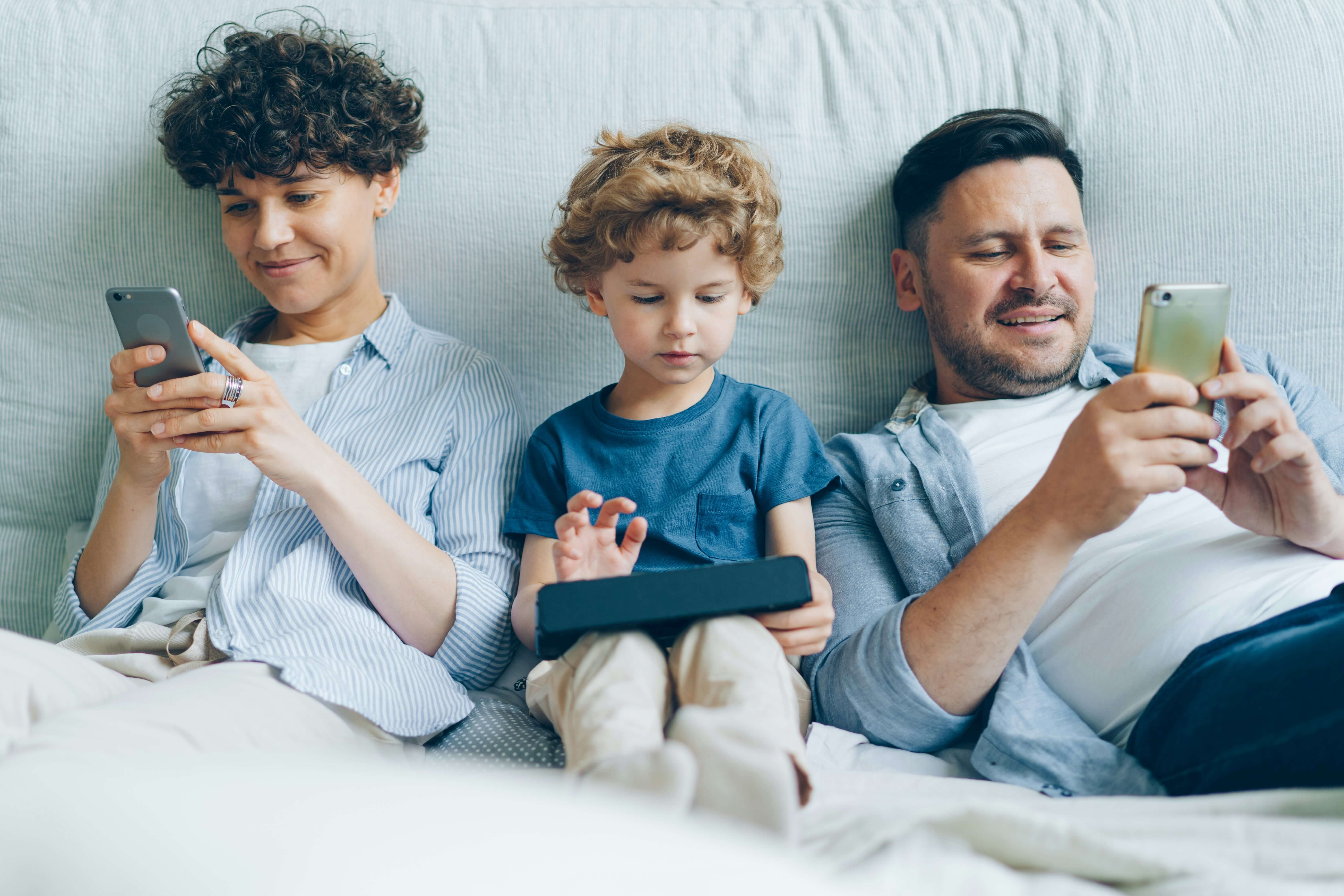 Top 5 Devices to Connect with FamilyLocator and How to Do It